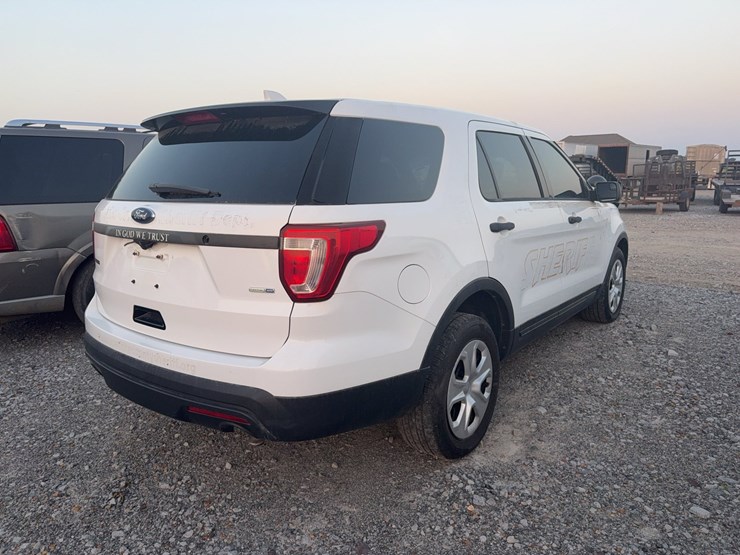 2017-ford-explorer-image-4