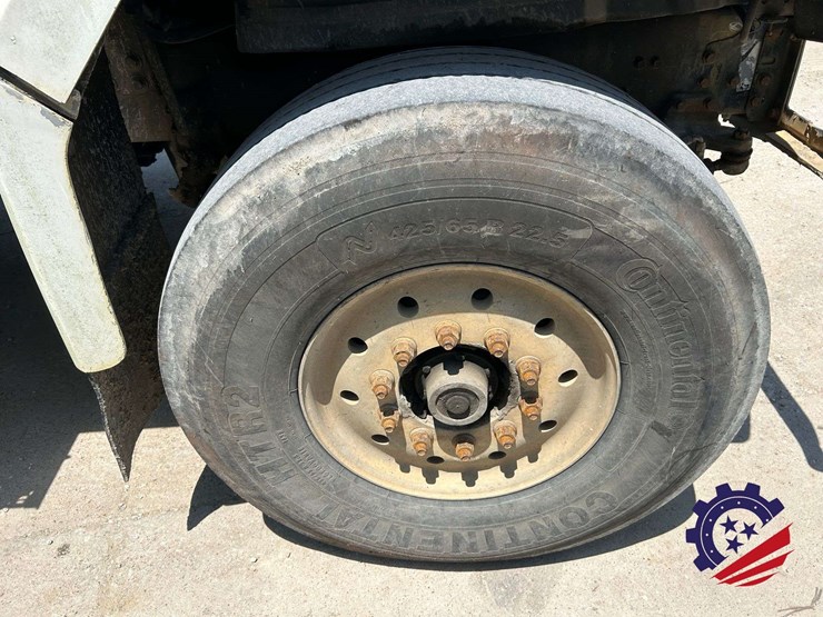 1999-volvo-truck-vnm84-tri-axle-dump-truck-image-14