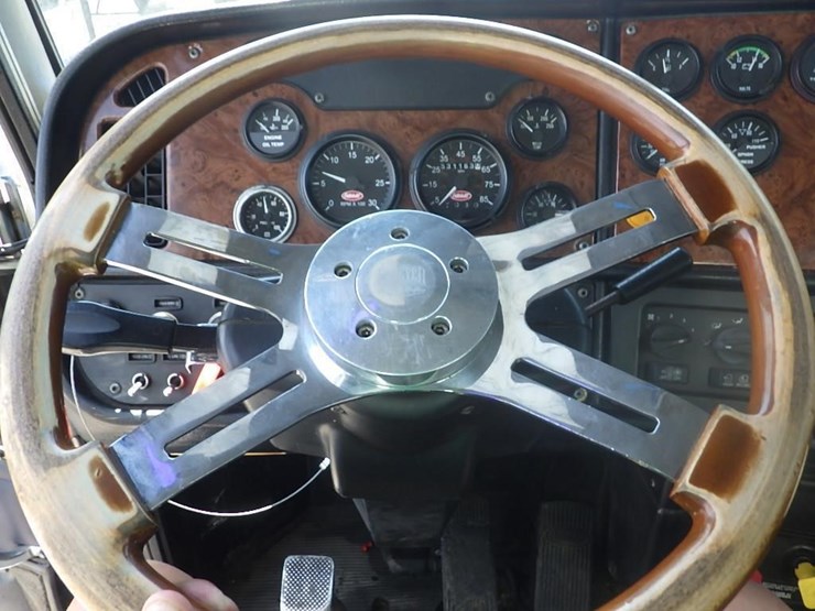 2004-peterbilt-378-image-28