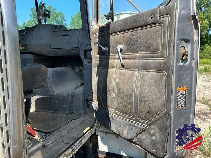 1998-mack-dm690s-image-63