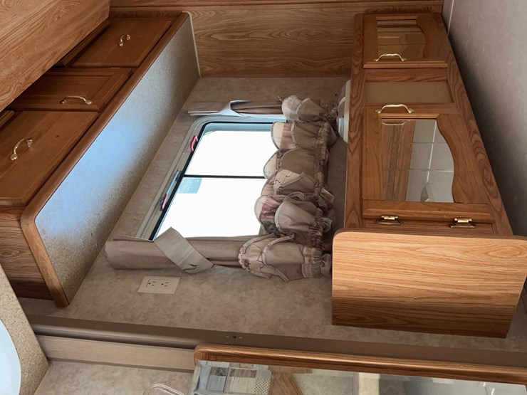 2006-cedar-creek-camper-image-14