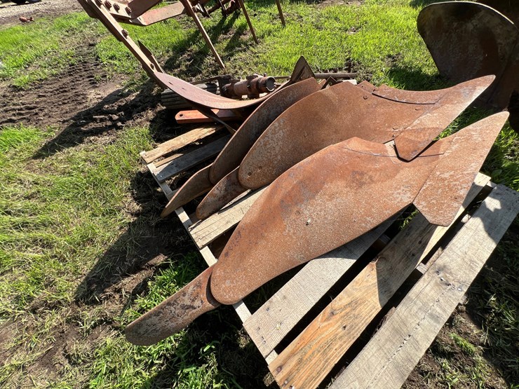 #9910-•-allis-chalmers-snap-coupler-4-bottom-plow-image-7