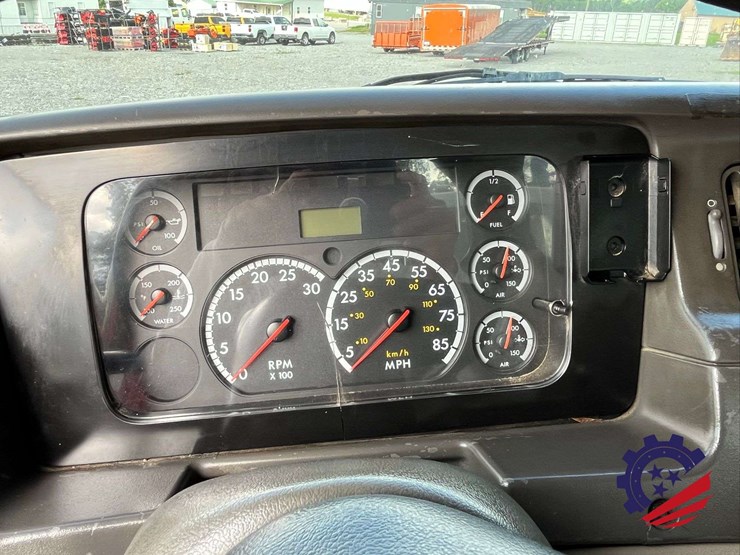 2007-sterling-l9500-image-79