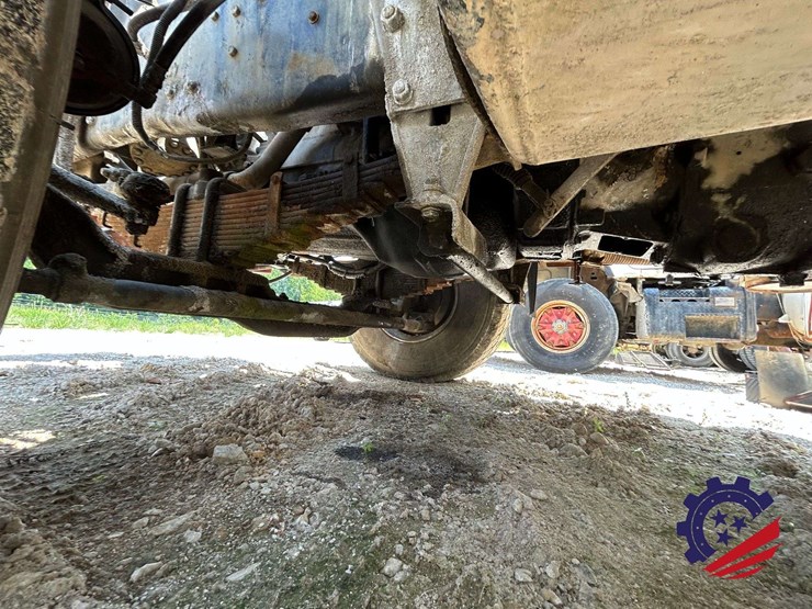 1992-mack-dm600gk-rear-discharge-(glider-kit)-concrete-mixer-truck-image-48
