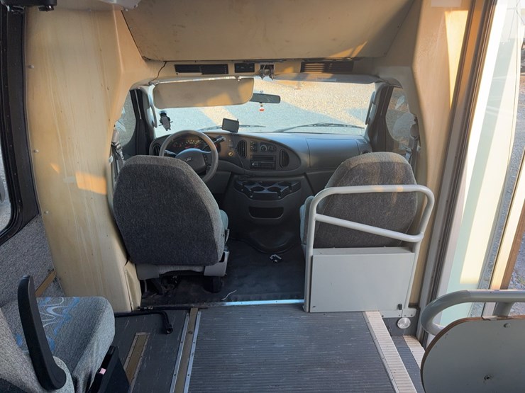 2006-ford-e450-image-45