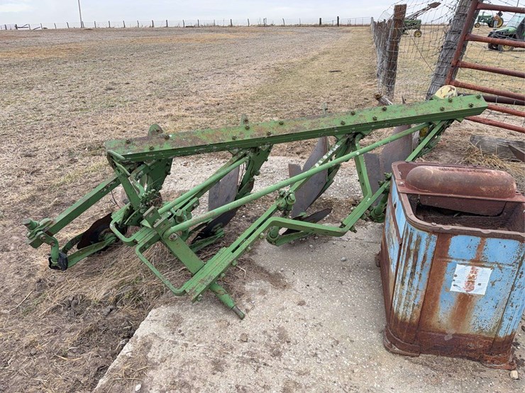 john-deere-three-point-four-bottom-plow-image-5
