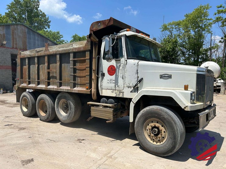 1999-volvo-truck-vnm84-tri-axle-dump-truck-image-6