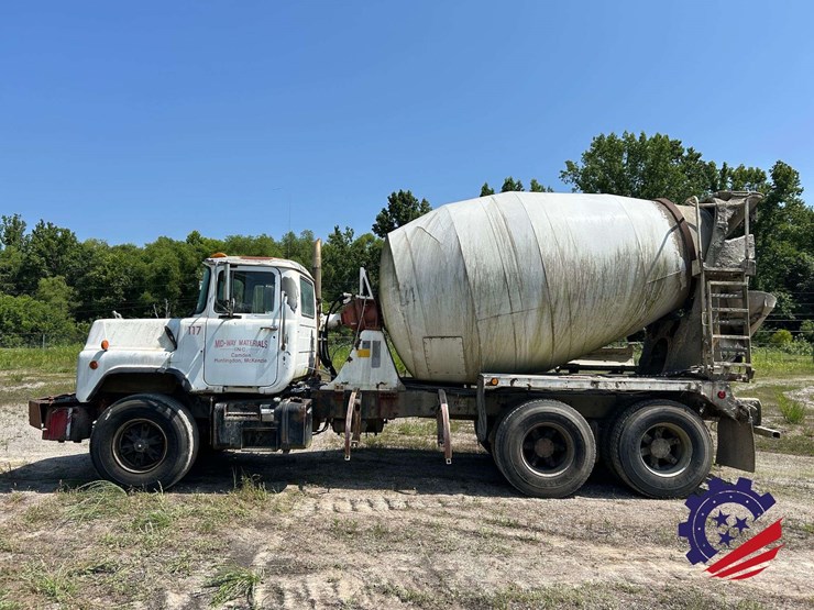 1997-mack-dm-concrete-mixer-truck-image-19