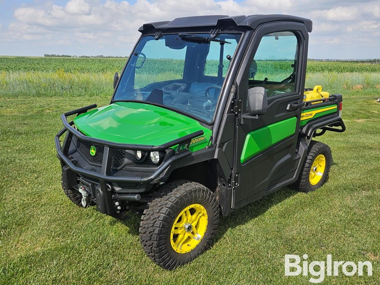 2023-john-deere-xuv-835m-gator-4x4-utv-w/65-gal-sprayer-image-1