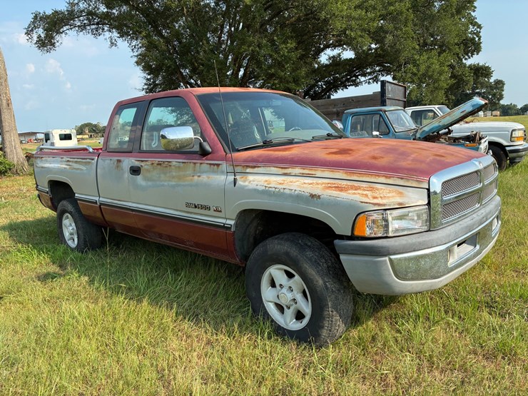 1996-dodge-ram-1500-image-2
