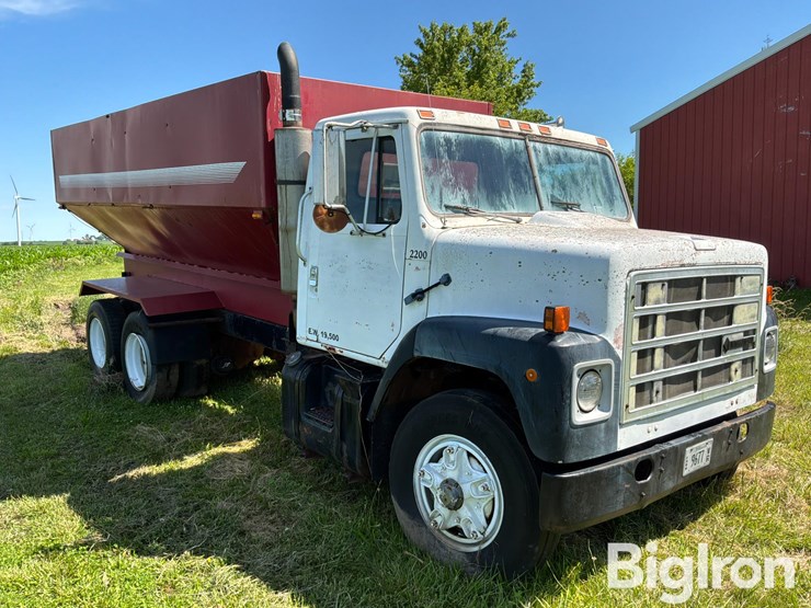 1985-international-g2275-image-3
