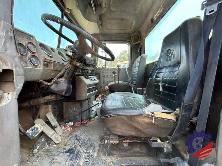 1992-mack-dm600gk-rear-discharge-(glider-kit)-concrete-mixer-truck-image-55