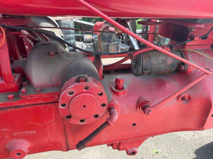 mccormick-farmall-h-tractor-image-12