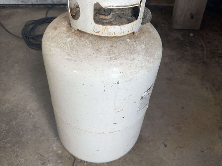standard-white-metal-lp-propane-gas-cylinder-tank-image-1
