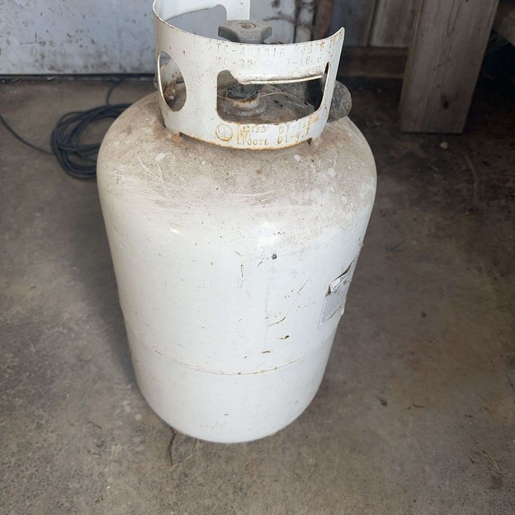 Standard White Metal LP Propane Gas Cylinder Tank