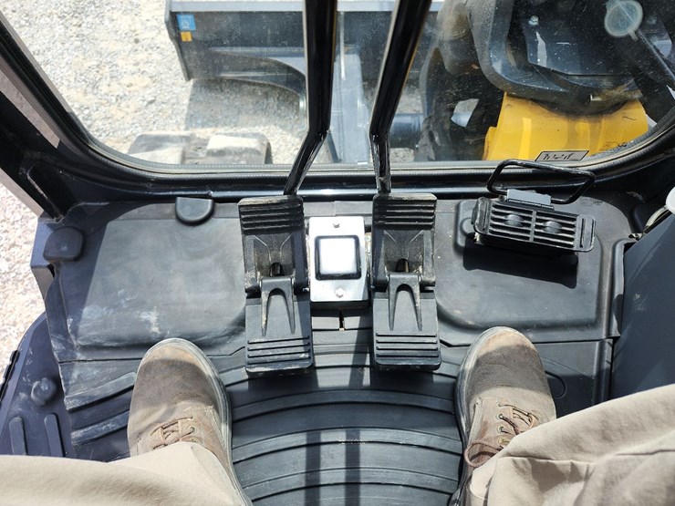 2022-deere-60g-image-28