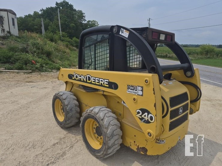 deere-240-image-2