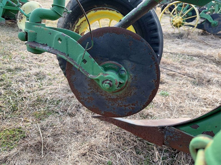 john-deere-pull-type-two-bottom-plow-image-23