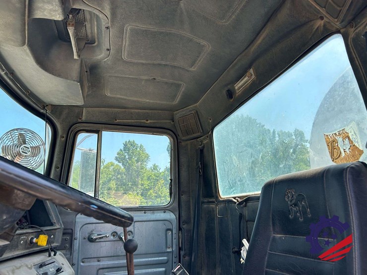 1992-mack-dm600gk-rear-discharge-concrete-mixer-truck-image-87