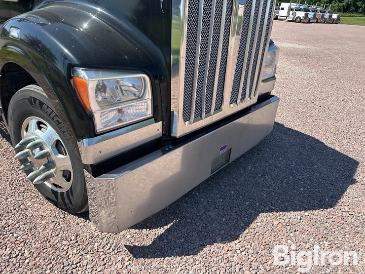 2021-kenworth-w990-image-19