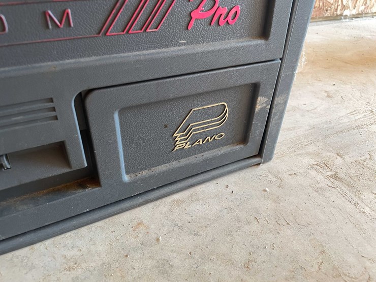 #3683-•-plano-phantom-protackle-box-with-contents-image-12