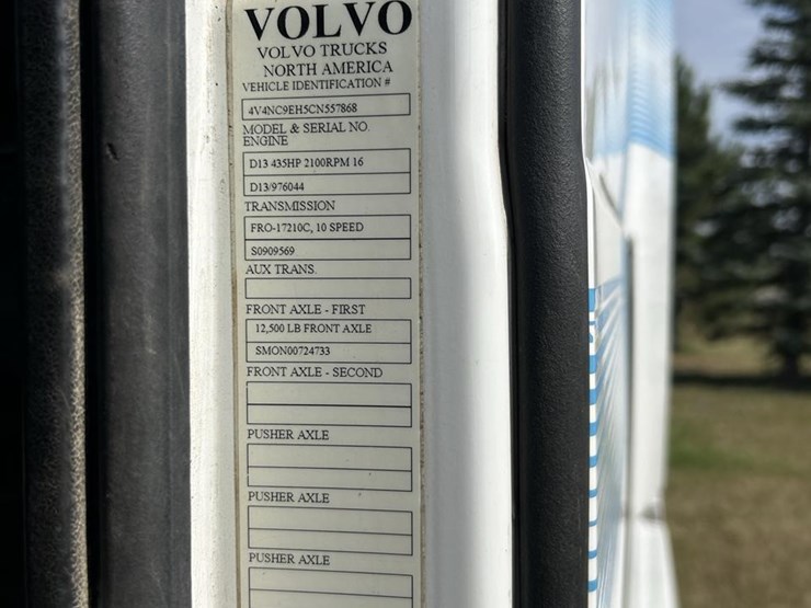 2012-volvo-8085-image-13