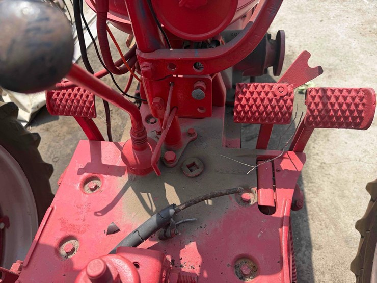 mccormick-farmall-h-tractor-image-24