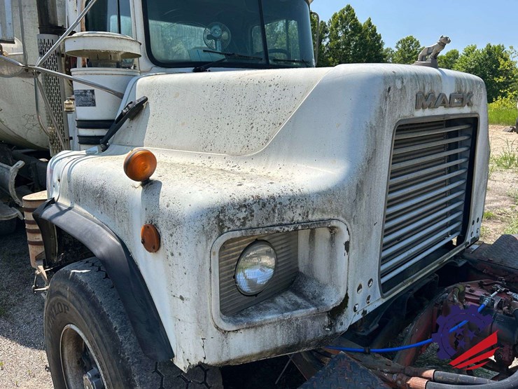 1997-mack-dm-concrete-mixer-truck-image-59