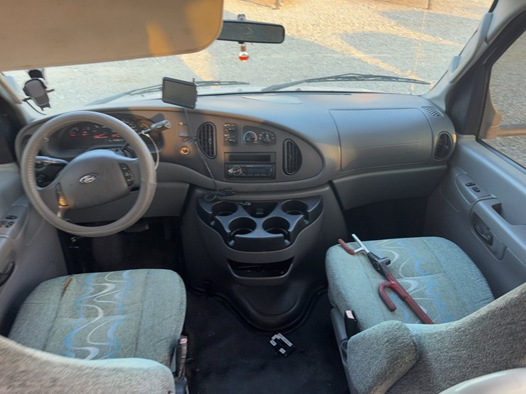 2006-ford-e450-image-48