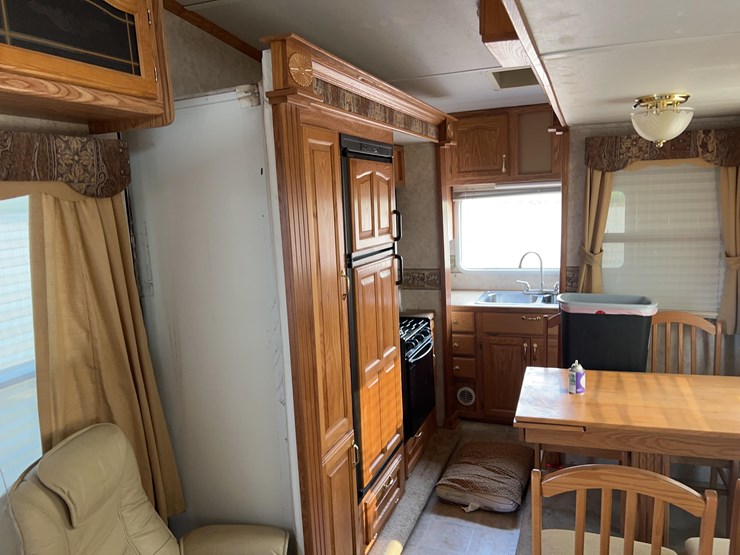 2006-cedar-creek-camper-image-22
