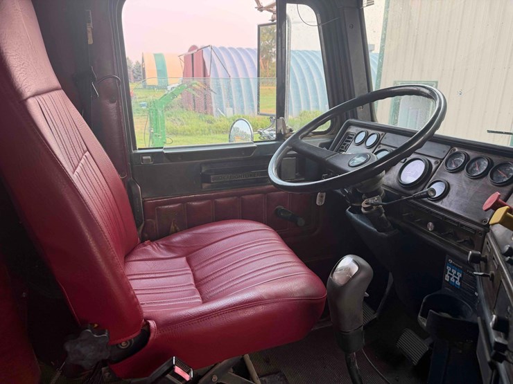 1996-freightliner-fld-semi-image-10