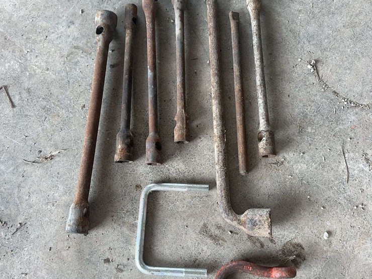 socket-lug-wrenches-with-clevis-shackle-and-hand-wheel-image-4