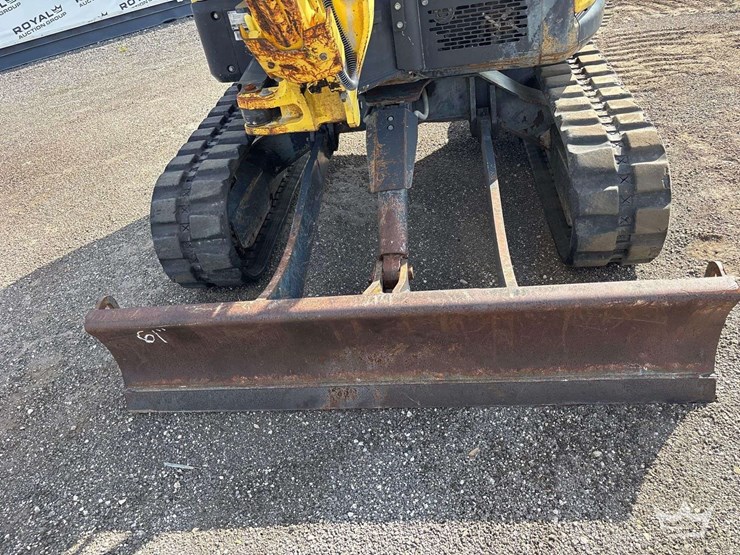 2012-yanmar-vio27-image-16
