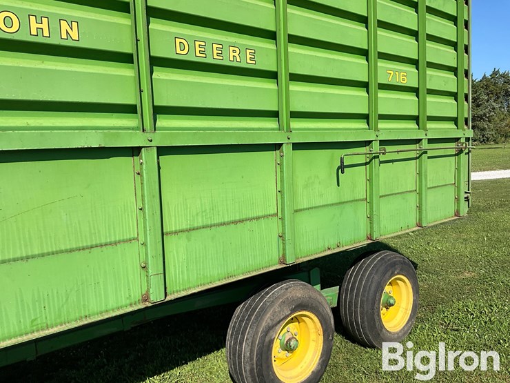 john-deere-716-image-12