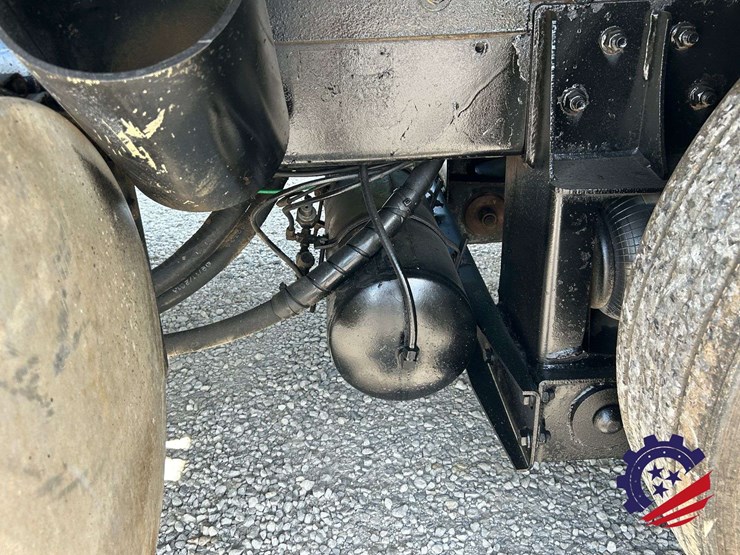 2007-mack-granite-cv713-image-51