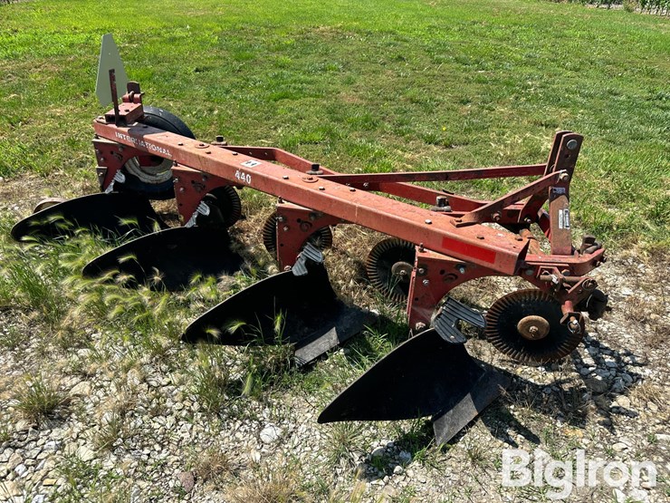 international-440-image-2