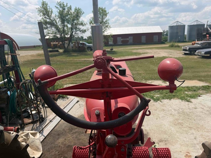 mccormick-farmall-h-tractor-image-26
