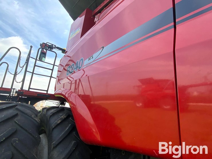 2017-case-ih-8240-image-16
