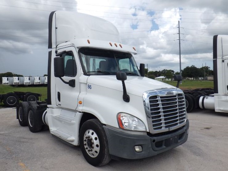 2016-freightliner-cascadia-125-evolution-image-3