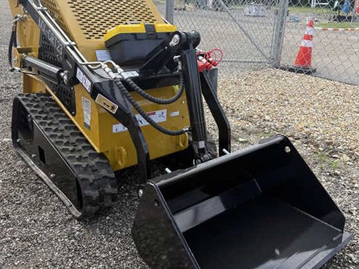#5-•-mini-skid-steer-tracked-loader---gas-mx-crt23-image-3