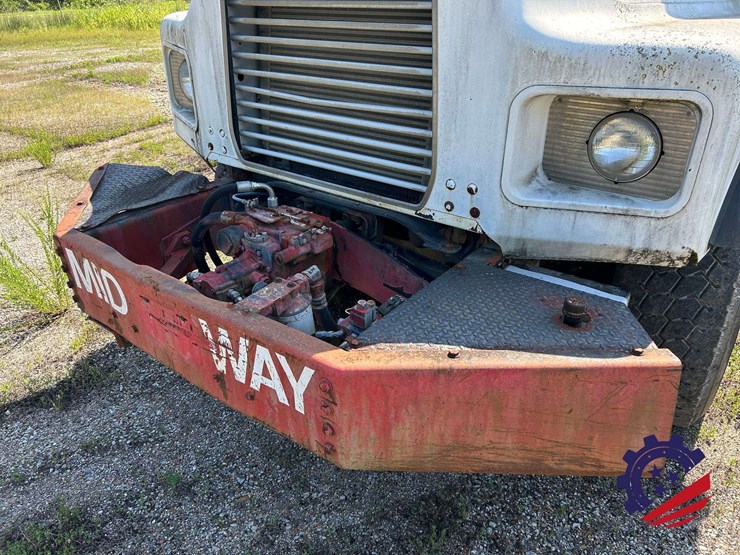 1998-mack-dm690s-image-12