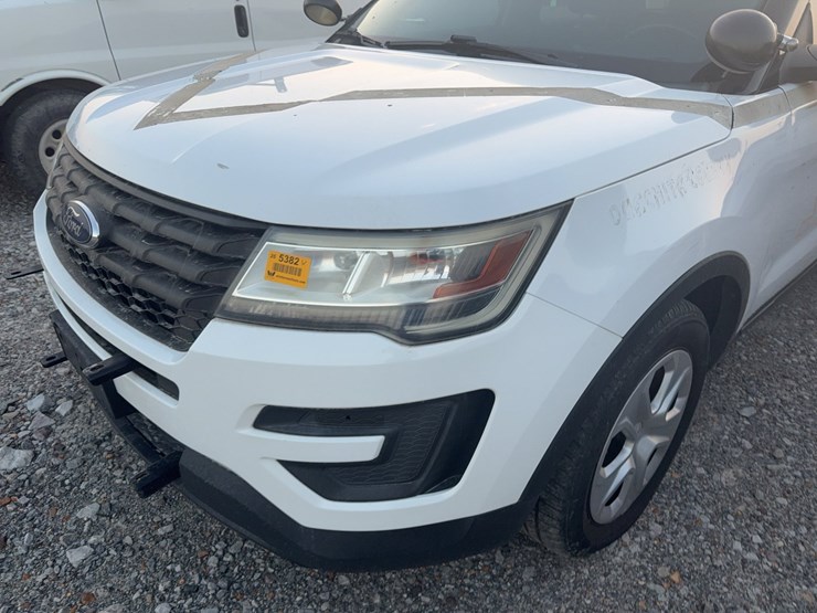 2017-ford-explorer-image-13