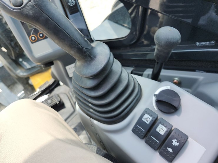 2022-deere-60g-image-24