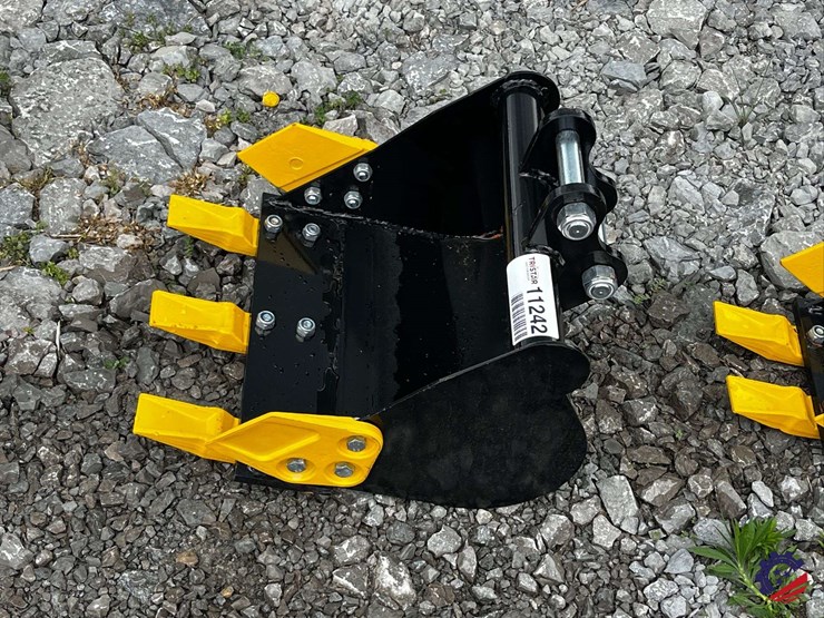unused-2026-ce-16in-toothed-bucket-image-4