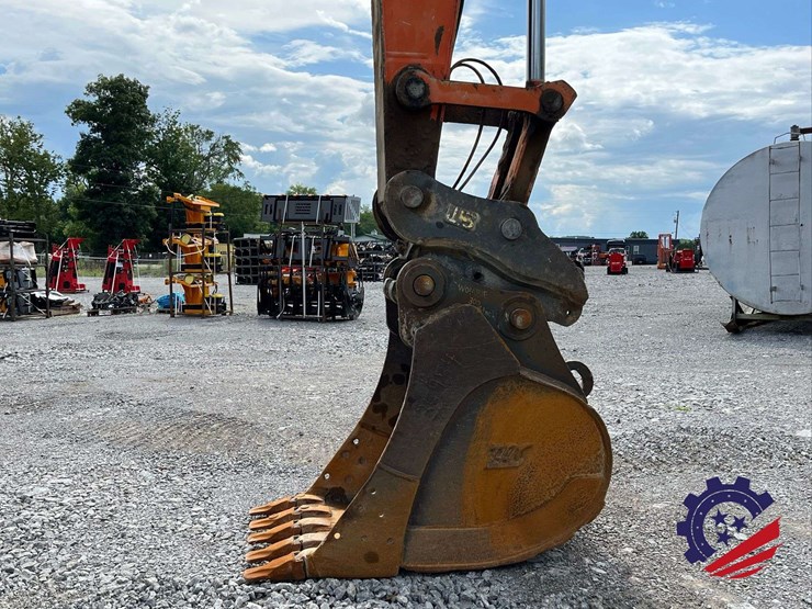 2018-hitachi-zx300-lc-6n-image-30