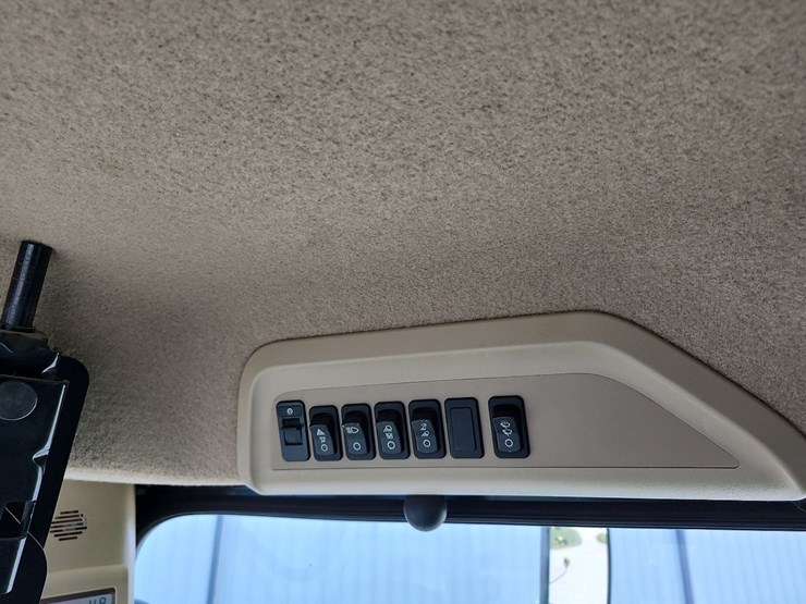 2010-john-deere-9670-sts-image-66