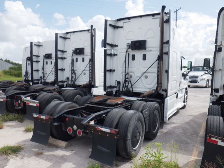 2017-freightliner-cascadia-125-evolution-image-11