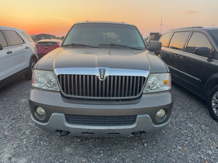 2003-lincoln-navigator-image-2