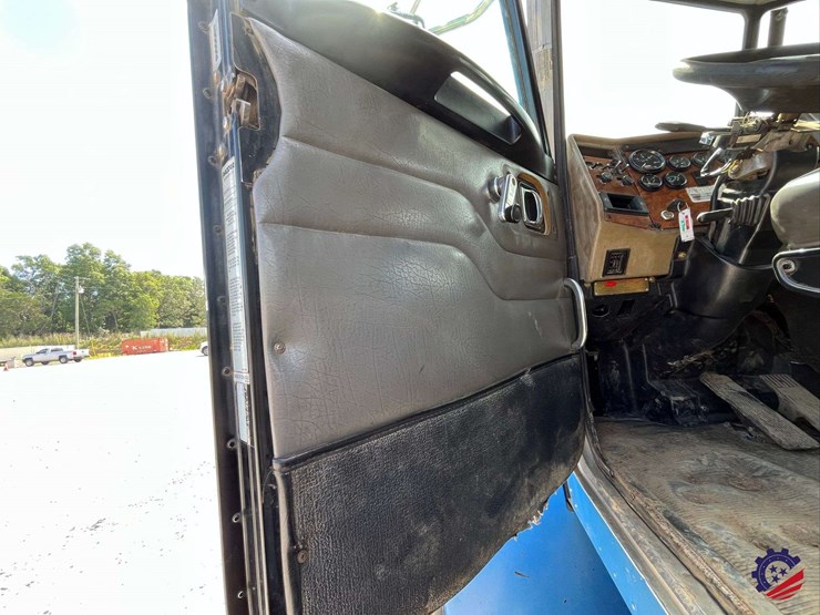 2008-peterbilt-340-image-71