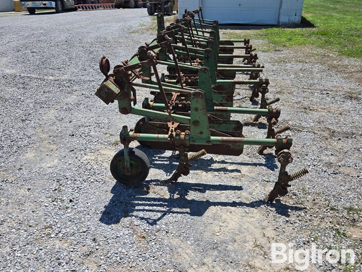 john-deere-6r30"-cultivator-image-8